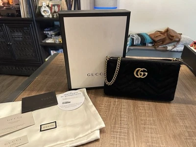 Bolsa tiracolo Gucci veludo preto mini ombro marmont ferragem dourada antiga - Imagem 1 de 4