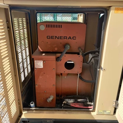 Generador de gas natural Generac SGO043732 40kW 120/240V monofásico 1999 como está Foto 1 de 4