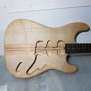 1981 NECK THROUGH SWAMP ASH BODY DESIGN STR*T - made in GERMANY - Bild 1 von 16