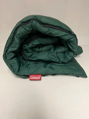 Saco de dormir Coleman verde oscuro para adultos 30" X 70". Usado Foto 1 de 4