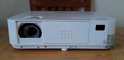 NEC M322w Home Cinema Projector 1280/800p - Great Condition But Needs New Lamp - Image 1 of 4