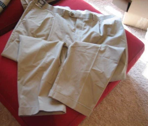 NWT-Mens ROUNDTREE & YORKE Travel Smart Classic Fit Pleated Khaki Pants 50 x 32 - Picture 1 of 3