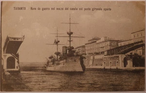 Cartolina Taranto Nave da guerra nel mezzo del canale col ponte girevole aperto - Imagen 1 de 1