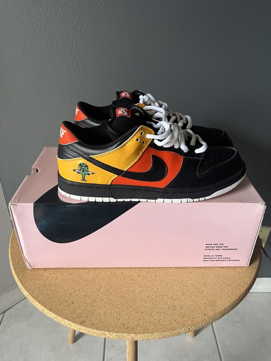Nike SB Dunk Low Pro Raygun 2005 - 304292-803 for Sale Nike SB Dunk Low Pro Raygun 2005 - 304292-803 for Sale