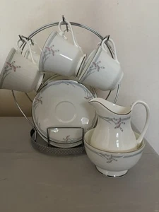 Royal Doulton Carnation 20 Piece Teaset & Stand - Picture 1 of 3
