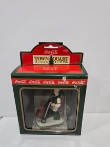 1992 Coca Cola Town Square Collection Soda Jerk Figur Weihnachtsdorf 64316 - Bild 1 von 2