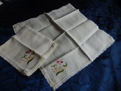 2 SERVIETTES LIN ANCIENNE DENTELLE A THE 45 X 45 BRODERIE FLEURS EN COULEUR  - Photo 1/4