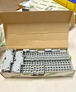 Lot de 28 borniers à montage sur rail DIN Wago 284-681 neufs 3 positions - Photo 1/5