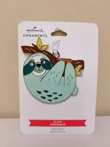 Nuevo adorno de Navidad de metal plano con sello 2021 perezoso Paresseux en una rama - Imagen 1 de 3