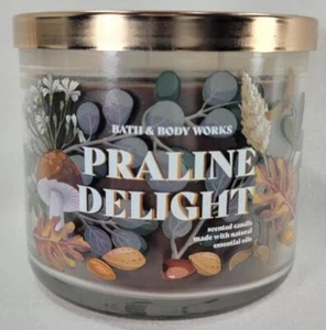 Bath Body Works Candle PRALINE DELIGHT Scent 3-wick Jar 14.5 oz Pecans Sugar - Picture 1 of 5
