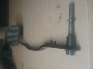 98-00 VOLVO S70 T5 C70 V70 BRAKE PEDAL AUTOMATIC - Picture 1 of 4