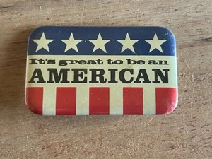 Great To Be An American Pinback Button Pin Anstecker Patriotisch RWB Sterne Streifen USA - Bild 1 von 21