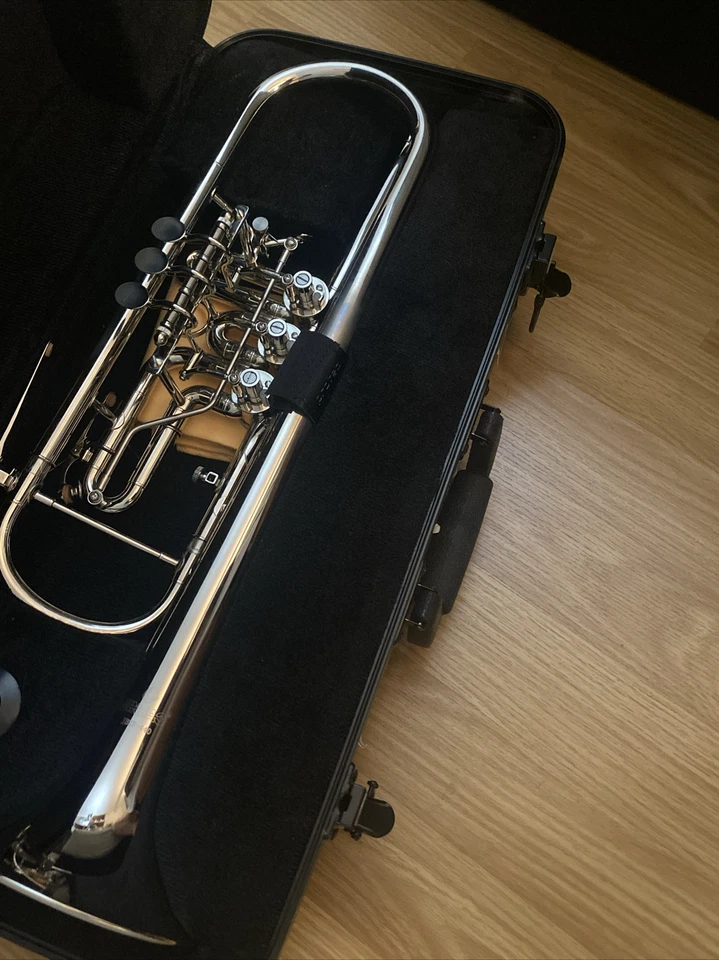 pro. труба или вращающаяся труба в B плоский с чехлом и мундштуком (б/у) - Изображение 1 из 3