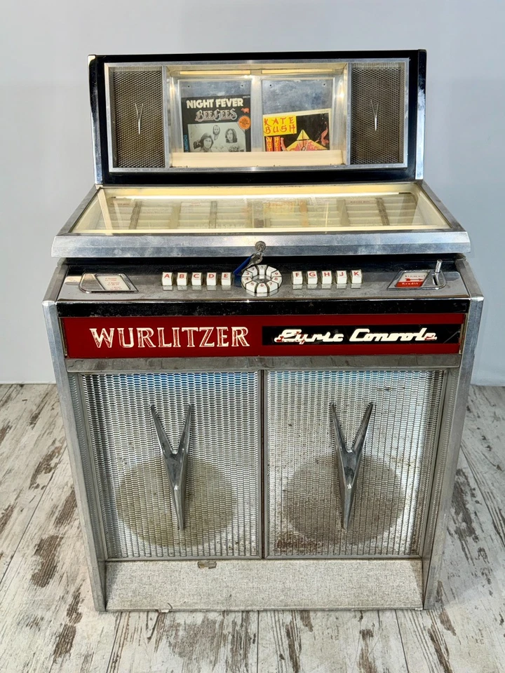 Jukebox Wurlitzer Modell Lyric Console  Jukebox Wurlitzer Modell Lyric Console - Bild 1 von 4