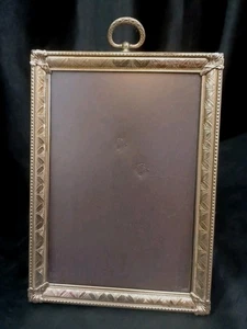 Marco de fotos vintage de metal dorado ornamentado de mediados de siglo caballete y colgante de 5" X 7" - Imagen 1 de 11