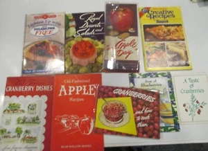 LOT OF 9 OLD COOKBOOKS BOOKLETS * SOME VINTAGE * APPLES * BISQUICK * BLUEBERRIES - Picture 1 of 7