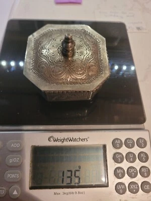 CAJA CON TAPA PERSA 84 PLATA FORMA OCTÁGONO - EN 3 PIES - PERSEGUIDA A MANO - 135 gramos Foto 1 de 4