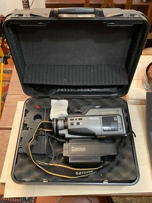 Videoregistratore Cinepresa Philips Explorer ultima serie con valiga e accessori - Immagine 1 di 4