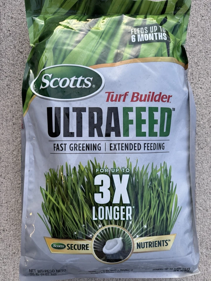 Cubiertas Ultrafeed para constructores de césped de 20 libras hasta 8.889 cuadrados Fertilizante de larga duración para pies Foto 1 de 4