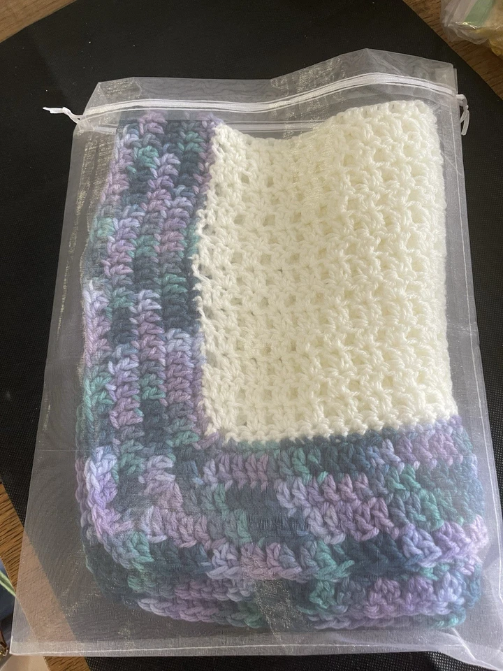 Manta afgana de ganchillo hecha a mano púrpura/blanca unisex ENVÍO GRATUITO hecha en EE. UU. Foto 1 de 3