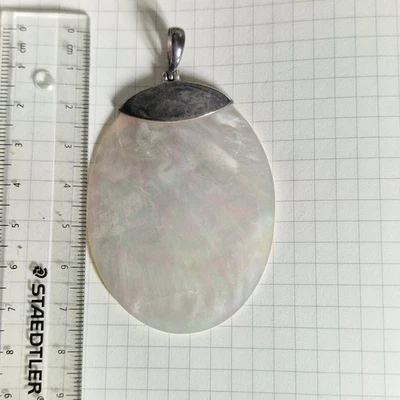 Large Mother Of Pearl And 925 Hallmarked Sterling Silver Pendant - Image 1 of 4