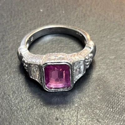Anillo de platino con zafiro rosa natural y diamantes talla 8 Foto 1 de 4
