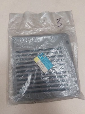 NUEVA FUNDA ALTAVOZ LADO PASAJERO ORIGINAL PEUGEOT 205 PIEZA IZQUIERDA Nº: 653969 Foto 1 de 4