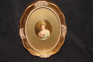 PORCELAIN PORTRAIT OF YOUNG LADY SIGNED LESLIE JOHNSON ROYAL DOULTON - Picture 1 of 7