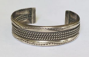Brazalete vintage TAHE Navajo de plata esterlina cuerda trenzada estampado con cable - Imagen 1 de 12