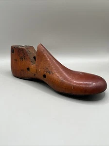 Vintage Kinder G.E.B.L 7B 20 Holz/Metall Absatz Schuhform Form - Bild 1 von 9