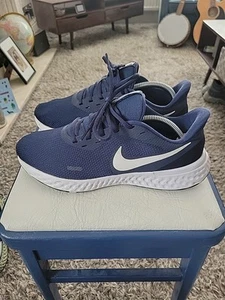 Nike Revolution 5 Midnight Navy Herren Laufschuhe Größe 8,5 UK 9,5 US Turnschuhe  - Bild 1 von 11