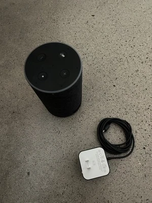 Altavoz inteligente Amazon Echo (2.ª generación) Foto 1 de 2