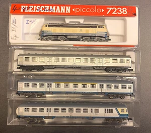 1 Diesellokomotive Fleischmann 7238 + 3 Personenwagen Silberlinge spur n - Bild 1 von 12