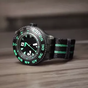Swatch Scuba DEEP TURTLE Black and Green Nylon Diving Watch SUUM400 New - Picture 1 of 21