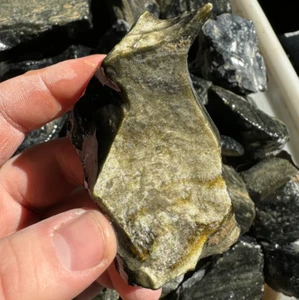 Lapidaria de roca Gold Sheen Obsidian (precio por libra) - Imagen 1 de 4