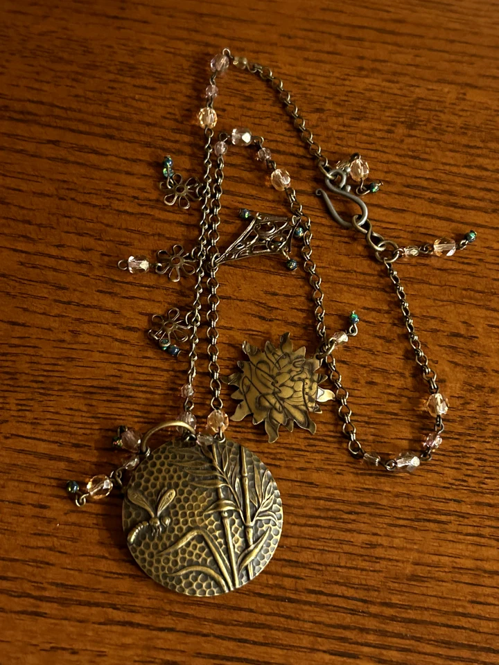 Único collar colgante de latón hecho a mano cadena de latón de 20,5" con ópalos y cristales Foto 1 de 1