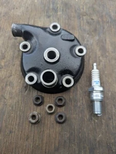 1984 YAMAHA YZ125 CYLINDER HEAD VERY NICE SURVIVOR PAINT W/NUTS & NGK SPARK PLUG - Picture 1 of 7