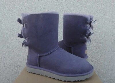 Botas de camurça/pele de carneiro UGG PURPLE SAGE BAILEY BOW II, femininas EUA 7/Reino Unido 5 novas na caixa - Imagem 1 de 4