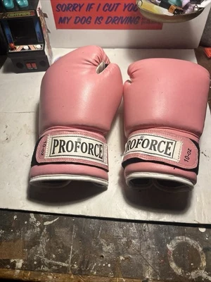 Proforce 人造革拳击手套粉色带白色棕榈 14 盎司-轻度使用 — 第 1/4 张图片