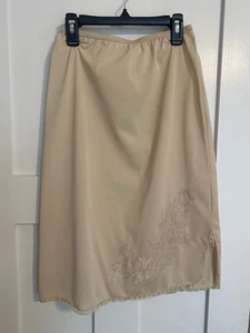 Vintage Vanity Fair Half Slip Floral Detail Nylon Nude Lace Trim Small Slit Sm - Picture 1 of 10