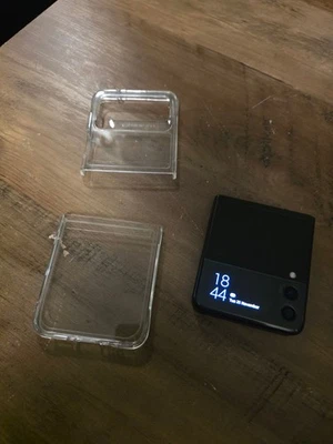 Samsung Galaxy Z Flip3  ** Screen Crease ** - Image 1 of 4