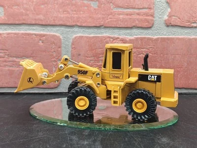 ERTL Caterpillar CAT 950F Wheel Loader 1:64 Scale Diecast For Lionel Flatcar  - Image 1 of 4
