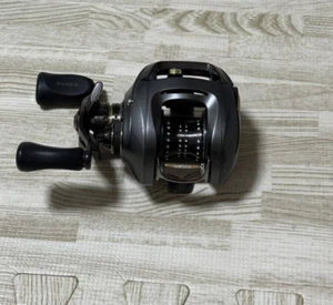 Carrete baitcast izquierdo Daiwa Steez 103HL - Imagen 1 de 4