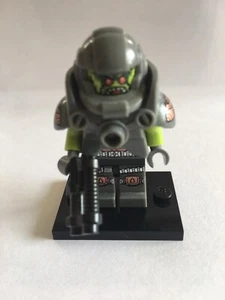 LEGO Collectable Minifigures Series 9 Alien Avenger - Picture 1 of 3