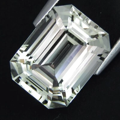 Piedra preciosa de Brasil corte esmeralda mágica topacio blanco natural brillante de 15,10 quilates Foto 1 de 4