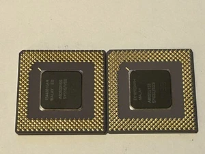 2 Intel CPU’s. Computer Parts (Intel Pentium) #1002 - Afbeelding 1 van 3