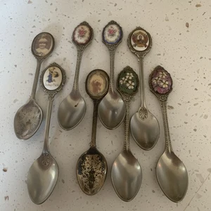 8 x Vintage Collectibles Spoons - Picture 1 of 4