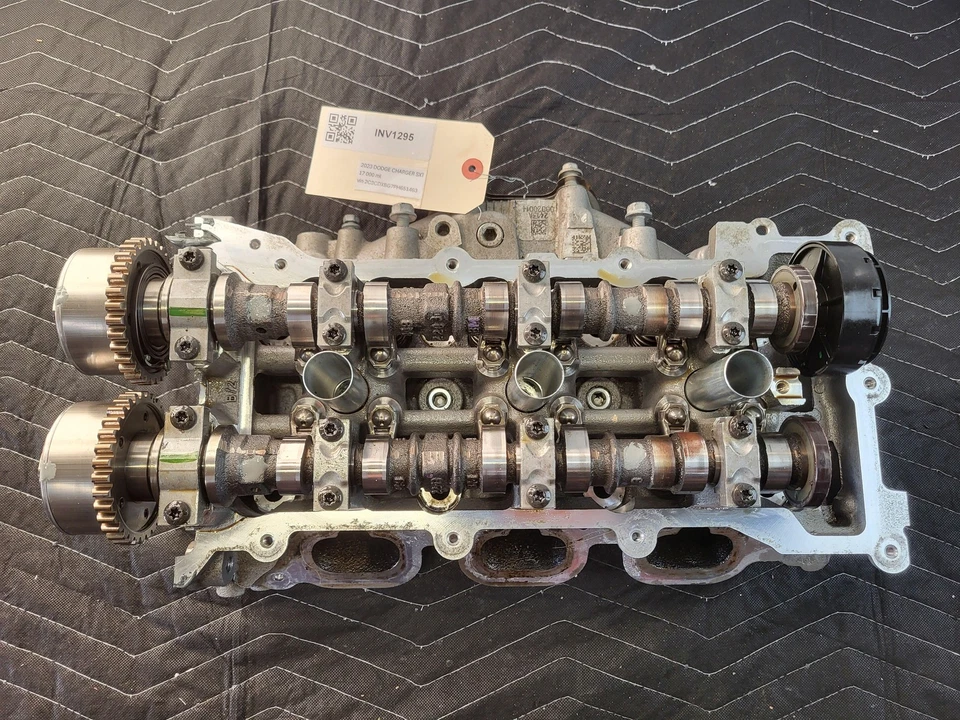 Culata de pasajero derecho Dodge usada OEM para cargador 2011-2023 3,6 L tracción trasera Foto 1 de 4