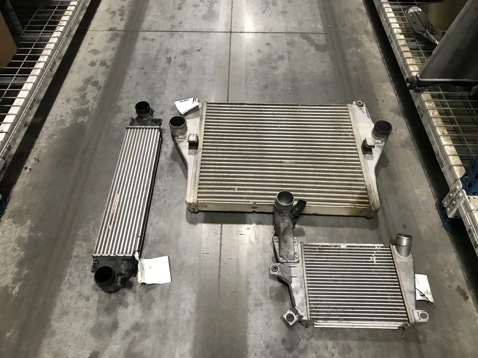 Intercooler Volkswagen GTI 2015-2017 2019 2022-2024 89 k OEM Foto 1 de 3
