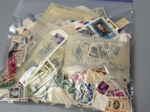 Lose Lot Briefmarken viele USA & aus aller Welt - Bild 1 von 9